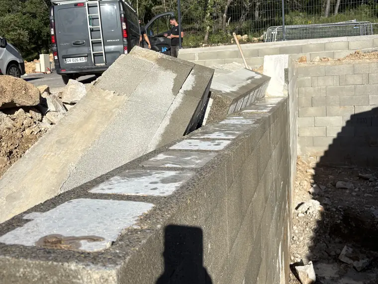 Mur béton scié net lors d'une intervention de sciage à Rocbaron